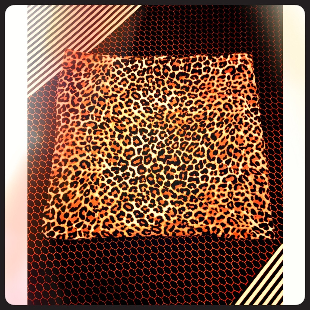 Simple stetch Leopard mini skirt size small